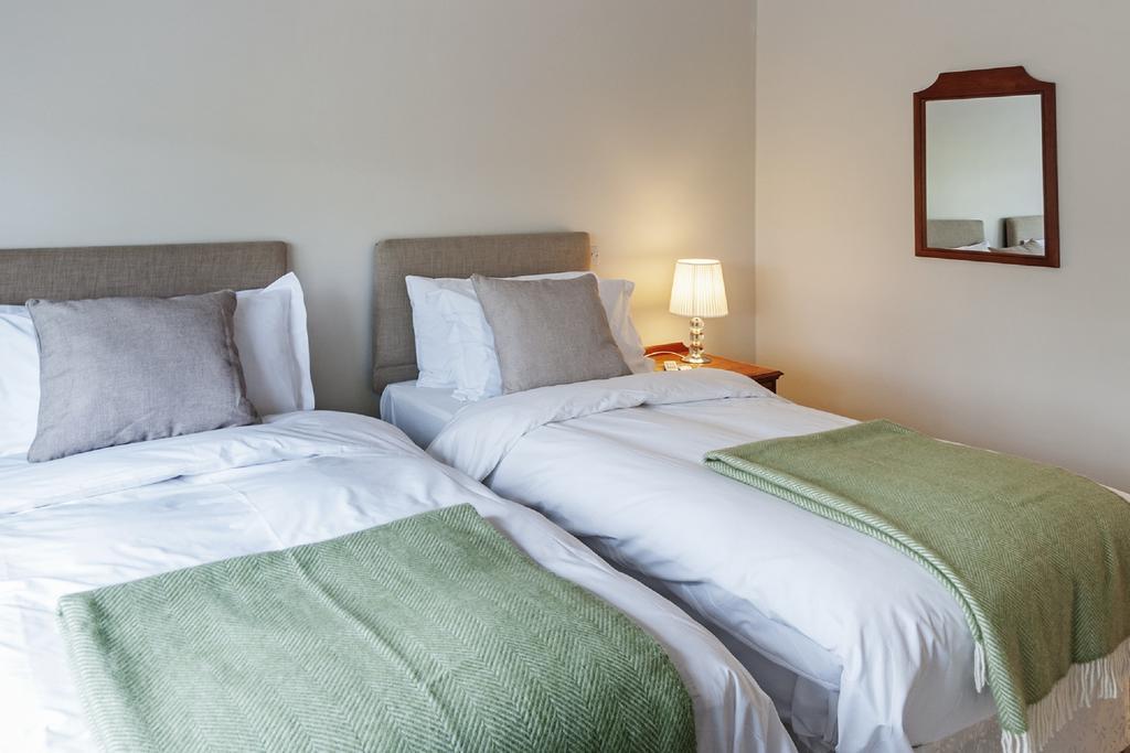 Hurtwood Hotel Peaslake Exteriér fotografie